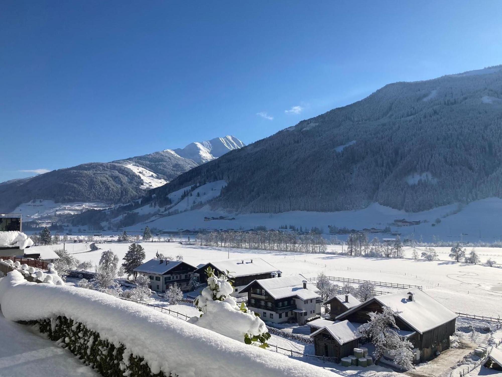 Holiday Apartment In Pinzgau With A Large Terrace ミッタージル エクステリア 写真