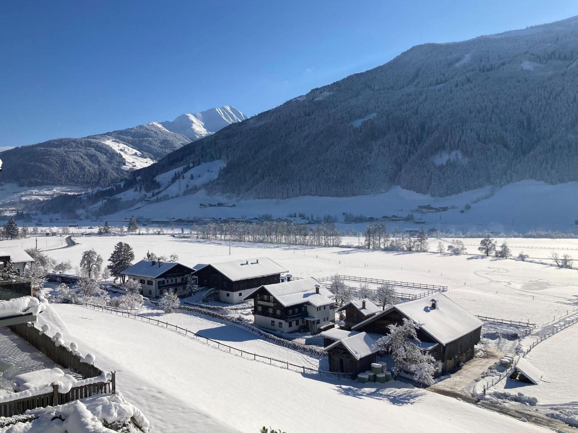 Holiday Apartment In Pinzgau With A Large Terrace ミッタージル エクステリア 写真